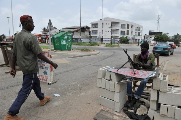 Côte d`Ivoire: les forces d`Alassane Ouattara traquent les pro-Gbagbo